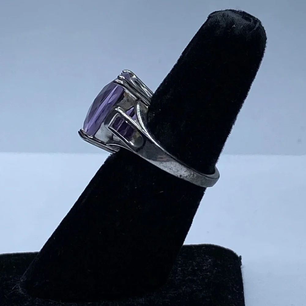 Elegant Purple Gemstone Vintage Ring